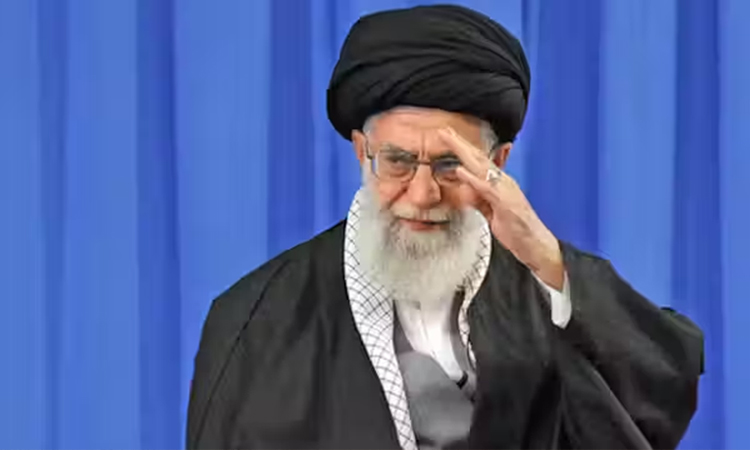 ஈரான்-இஸ்ரேல் போருக்கு பின் முதன்முறையாக பொதுமக்கள் முன் தோன்றிய காமேனி