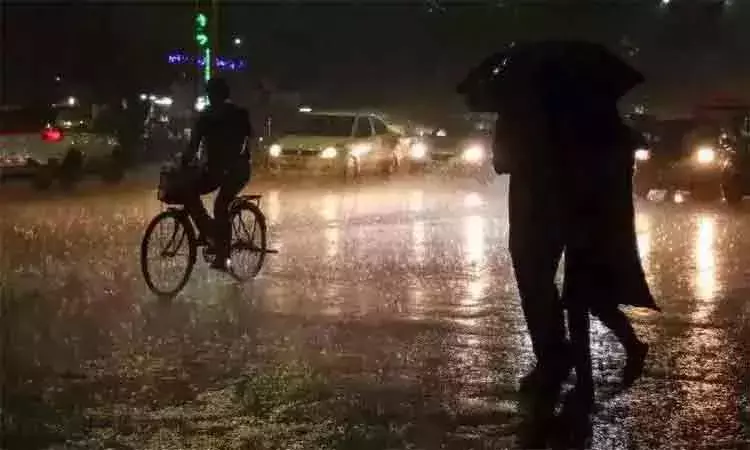 10 மாவட்டங்களில் இரவு 10 மணி வரை மழைக்கு வாய்ப்பு 10 மாவட்டங்களில் இரவு 10 மணி வரை மழைக்கு வாய்ப்பு