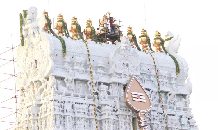 திருச்செந்தூர் கோவில் மகா கும்பாபிஷேகம் நிறைவு... கண்கவர் புகைப்படங்கள்..!