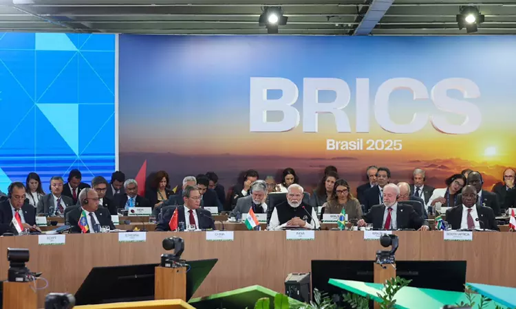 இரட்டை நிலைப்பாடுகளால் உலகளாவிய தெற்கு பகுதிக்கு கடுமையாக பாதிப்பு; பிரிக்ஸ் உச்சி மாநாட்டில் பிரதமர் மோடி பேச்சு இரட்டை நிலைப்பாடுகளால் உலகளாவிய தெற்கு பகுதிக்கு கடுமையாக பாதிப்பு; பிரிக்ஸ் உச்சி மாநாட்டில் பிரதமர் மோடி பேச்சு