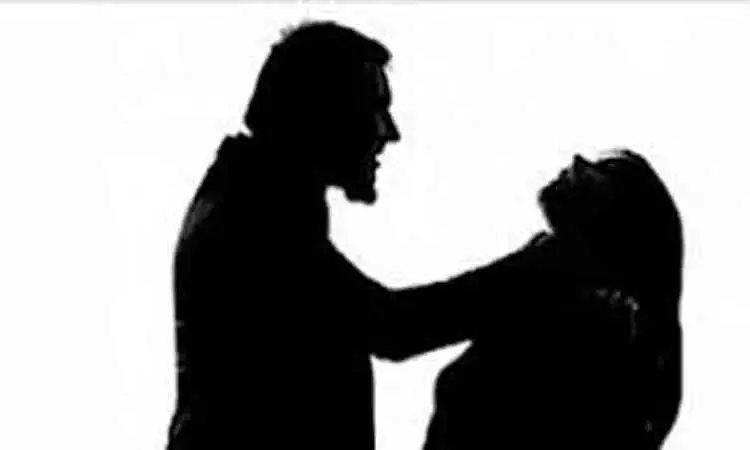 குடும்ப தகராறில் விபரீதம்: மனைவியை கழுத்தை நெரித்து கொன்ற கணவர்