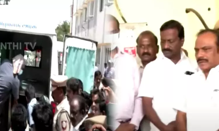 பள்ளி வேன் மீது ரெயில் மோதிய விபத்து: மாணவர்களின்... ... இன்றைய முக்கிய செய்திகள் சில வரிகளில்.. 08-07-2025 பள்ளி வேன் மீது ரெயில் மோதிய விபத்து: மாணவர்களின்... ... இன்றைய முக்கிய செய்திகள் சில வரிகளில்.. 08-07-2025