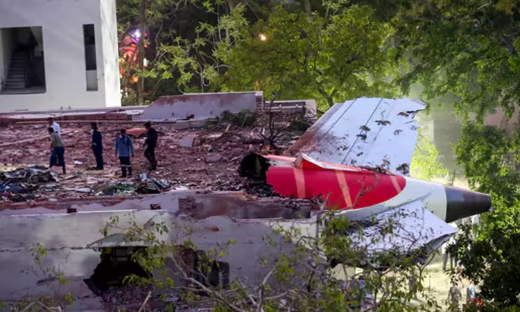 ஏர் இந்தியா விமான விபத்து: முதல் கட்ட விசாரணை அறிக்கை மத்திய அரசிடம் தாக்கல் ஏர் இந்தியா விமான விபத்து: முதல் கட்ட விசாரணை அறிக்கை மத்திய அரசிடம் தாக்கல்