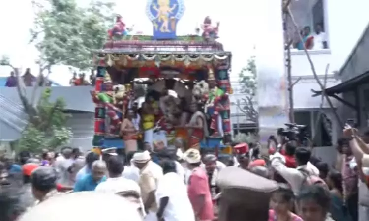 காரைக்கால் மாங்கனித் திருவிழா கோலாகலம்: பிச்சாடனர் வீதி உலா.. மாங்கனிகளை வீசி பக்தர்கள் வழிபாடு