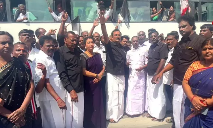 ராணிப்பேட்டையில் அதிமுக ஆர்ப்பாட்டம் ராணிப்பேட்டையில் அதிமுக ஆர்ப்பாட்டம்