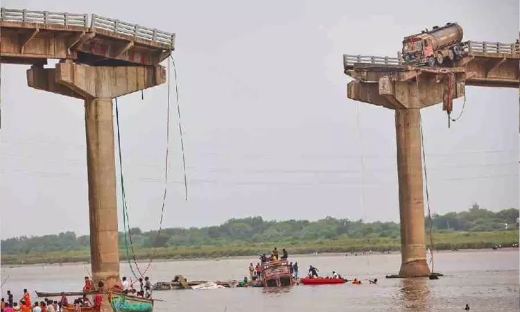 குஜராத் பாலம் இடிந்த விபத்தில் பலி எண்ணிக்கை 18 ஆக உயர்வு