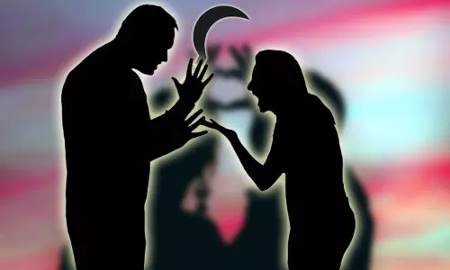 கள்ளக்காதலியை சேர்த்து வைக்காததால் பெண்ணை அரிவாளால் வெட்டிய எலெக்ட்ரீசியன் கள்ளக்காதலியை சேர்த்து வைக்காததால் பெண்ணை அரிவாளால் வெட்டிய எலெக்ட்ரீசியன்