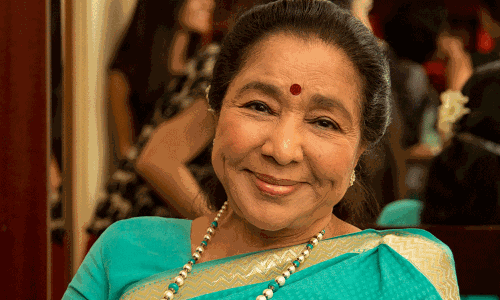 பாடகி ஆஷா போஸ்லே மரணம் என பரவும் தகவல் - வதந்தி என அவரது மகன் ஆனந்த் போஸ்லே விளக்கம்