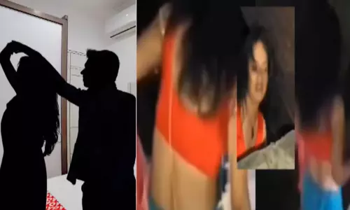 கள்ளக்காதலனுடன் ஓயோ ரூமில் மனைவி உல்லாசம்...கணவரை கண்டதும் அரை நிர்வாணமாக ஓட்டம் கள்ளக்காதலனுடன் ஓயோ ரூமில் மனைவி உல்லாசம்...கணவரை கண்டதும் அரை நிர்வாணமாக ஓட்டம்