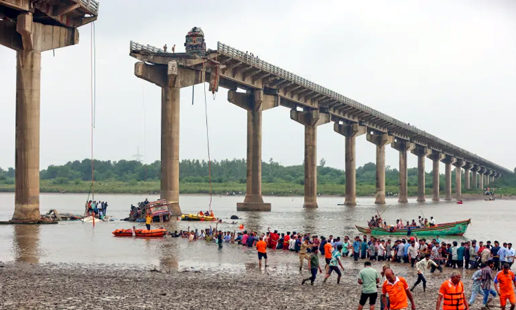 குஜராத்: பாலங்களின் இணைப்புகள் நொறுங்கியதே விபத்துக்கு காரணம் - விசாரணையில் தகவல்