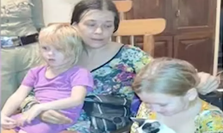 கர்நாடகா;  ஆபத்தான மலைப்பகுதியில் குழந்தைகளுடன் வசித்து வந்த ரஷிய பெண் மீட்பு