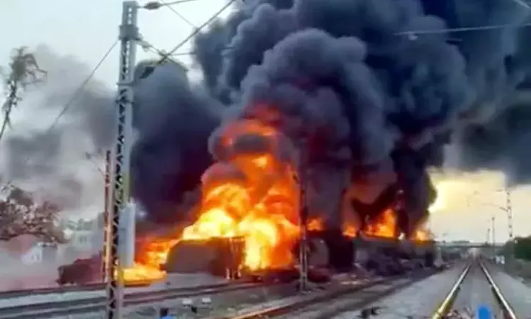 சரக்கு ரெயிலில் தீ விபத்து: 70% தீ கட்டுக்குள்... ... இன்றைய முக்கிய செய்திகள் சில வரிகளில்.. 13-07-2025 சரக்கு ரெயிலில் தீ விபத்து: 70% தீ கட்டுக்குள்... ... இன்றைய முக்கிய செய்திகள் சில வரிகளில்.. 13-07-2025