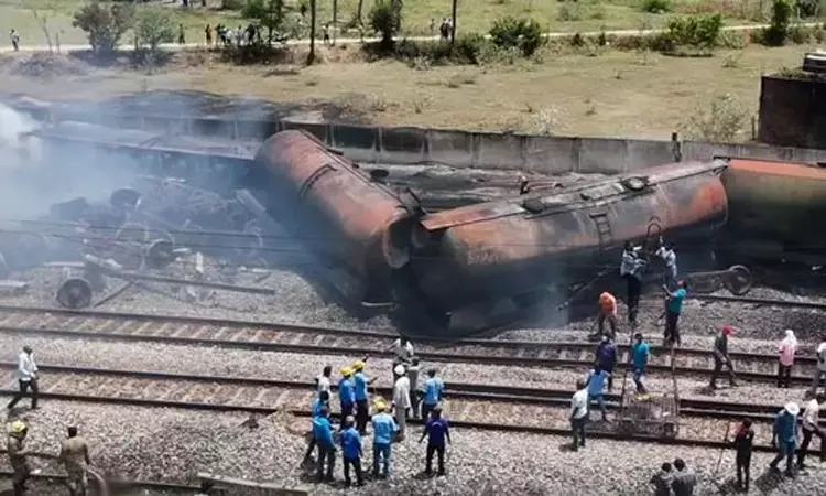  சரக்கு ரெயிலில் பற்றிய தீ முழுவதும்... ... இன்றைய முக்கிய செய்திகள் சில வரிகளில்.. 13-07-2025