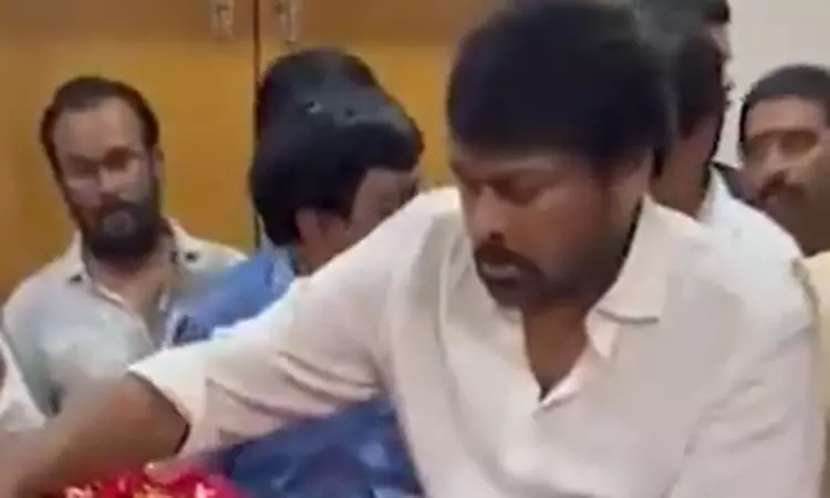 கோட்டா சீனிவாச ராவ் மறைவு: சிரஞ்சீவி, வெங்கடேஷ் நேரில் அஞ்சலி