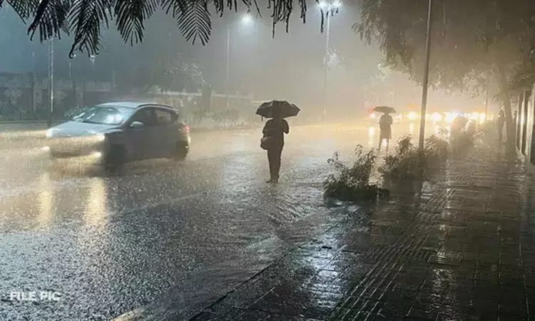 அடுத்த 3 மணி நேரத்தில் 22 மாவட்டங்களில் மழைக்கு வாய்ப்பு அடுத்த 3 மணி நேரத்தில் 22 மாவட்டங்களில் மழைக்கு வாய்ப்பு