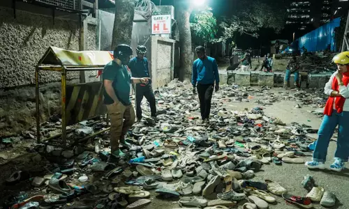 பெங்களூரு கூட்ட நெரிசல் சம்பவம்: விசாரணை அறிக்கையில் பரபரப்பு தகவல் பெங்களூரு கூட்ட நெரிசல் சம்பவம்: விசாரணை அறிக்கையில் பரபரப்பு தகவல்