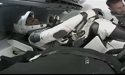 டிராகன் விண்கலத்திற்குள் சென்றார் சுபான்ஷு சுக்லா