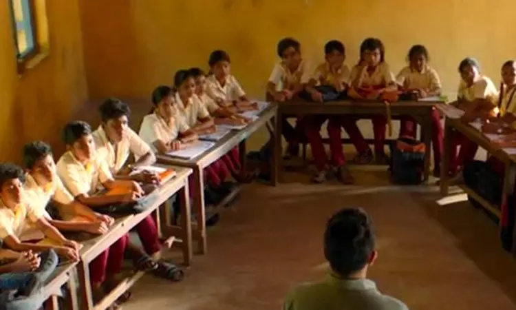 தமிழகத்தில் பள்ளிக்கூடங்களில் ப வடிவ வகுப்பறைகள் - இன்று முதல் அமல்