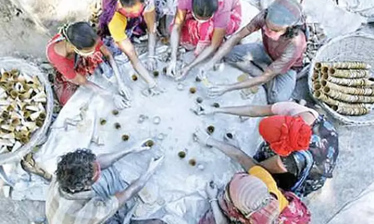 ஆய்வுக்கு அஞ்சி 200க்கும் மேற்பட்ட பட்டாசு ஆலைகள் மூடல் ஆய்வுக்கு அஞ்சி 200க்கும் மேற்பட்ட பட்டாசு ஆலைகள் மூடல்