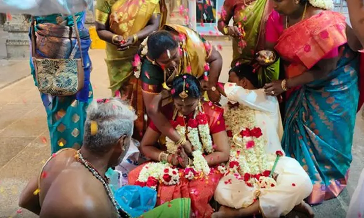 திருச்செந்தூர் சுப்பிரமணிய சுவாமி கோவிலில் ஒரே நேரத்தில் நடந்த 25 திருமணங்கள் திருச்செந்தூர் சுப்பிரமணிய சுவாமி கோவிலில் ஒரே நேரத்தில் நடந்த 25 திருமணங்கள்