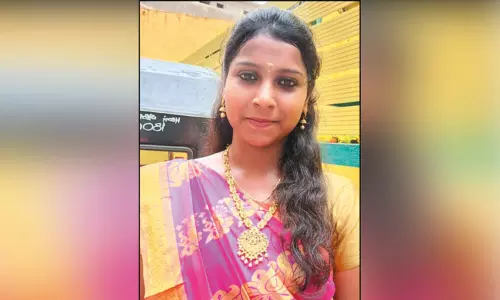 காதல் திருமணம் செய்த பெண் தூக்குப்போட்டு தற்கொலை... திருவள்ளூரில் பரபரப்பு காதல் திருமணம் செய்த பெண் தூக்குப்போட்டு தற்கொலை... திருவள்ளூரில் பரபரப்பு