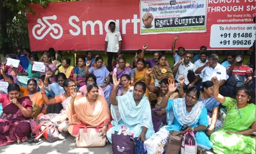 சென்னையில் பகுதிநேர ஆசிரியர்கள் 7-வது நாளாக தர்ணா போராட்டம் சென்னையில் பகுதிநேர ஆசிரியர்கள் 7-வது நாளாக தர்ணா போராட்டம்