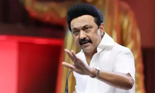 ஜம்மு காஷ்மீர் முதல் மந்திரியை இப்படியா நடத்துவது? - மு.க.ஸ்டாலின் கண்டனம் ஜம்மு காஷ்மீர் முதல் மந்திரியை இப்படியா நடத்துவது? - மு.க.ஸ்டாலின் கண்டனம்
