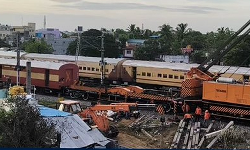 10 கி.மீ வேகத்தில் இயக்கப்படும் ரெயில்கள் 10 கி.மீ வேகத்தில் இயக்கப்படும் ரெயில்கள்