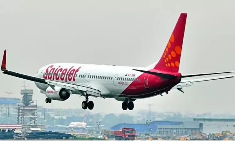 விமானத்தில் ரகளையில் ஈடுபட்ட பயணிகள்: டெல்லி ஏர்போர்ட்டில் பரபரப்பு விமானத்தில் ரகளையில் ஈடுபட்ட பயணிகள்: டெல்லி ஏர்போர்ட்டில் பரபரப்பு