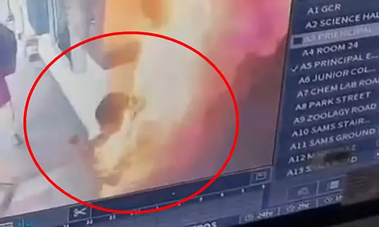 பேராசிரியர் மீது பாலியல் புகார்: நடவடிக்கை இல்லாததால்  தீக்குளித்த மாணவி பலி