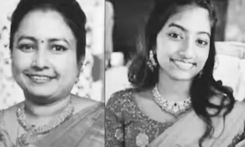 தனியார் நிறுவன பெண் ஊழியர் தற்கொலை: மகள் இல்லாமல் தன்னாலும் வாழ முடியாது என தாய் எடுத்த விபரீத முடிவு தனியார் நிறுவன பெண் ஊழியர் தற்கொலை: மகள் இல்லாமல் தன்னாலும் வாழ முடியாது என தாய் எடுத்த விபரீத முடிவு