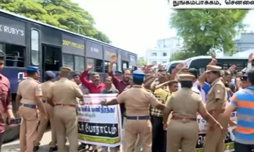 சென்னை டிபிஐ வளாகத்தில் 8-வது நாளாக போராட்டம்: பகுதி நேர ஆசிரியர்கள் கைது சென்னை டிபிஐ வளாகத்தில் 8-வது நாளாக போராட்டம்: பகுதி நேர ஆசிரியர்கள் கைது