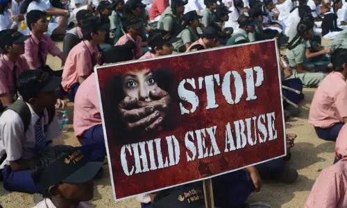9 வயது சிறுமியை பாலியல் வன்கொடுமை செய்த சிறுவன் - அதிர்ச்சி சம்பவம் 9 வயது சிறுமியை பாலியல் வன்கொடுமை செய்த சிறுவன் - அதிர்ச்சி சம்பவம்