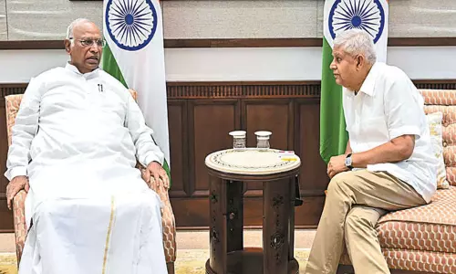 மாநிலங்களவை தலைவருடன் மல்லிகார்ஜுன கார்கே சந்திப்பு மாநிலங்களவை தலைவருடன் மல்லிகார்ஜுன கார்கே சந்திப்பு