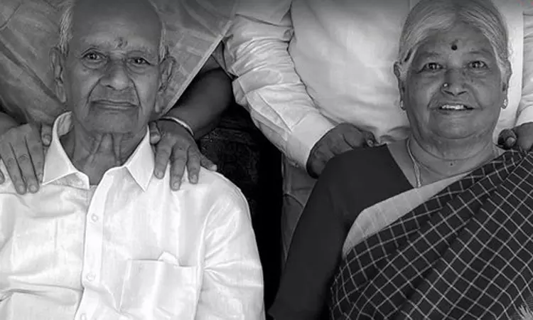 இறப்பிலும் இணை பிரியாத தம்பதி