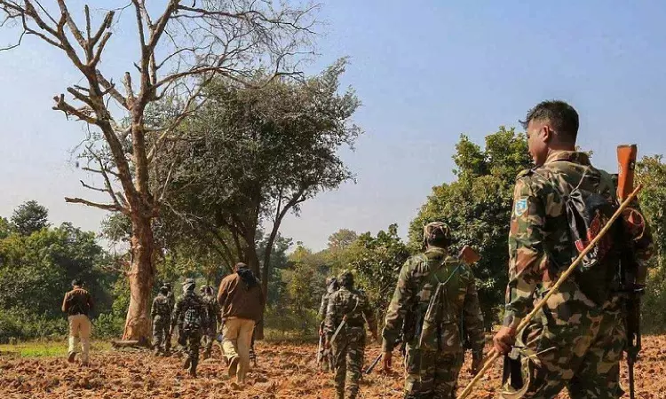 ஜார்க்கண்ட் என்கவுன்டர்; 2 மாவோயிஸ்டுகள் சுட்டுக்கொலை - பாதுகாப்புப்படை வீரர் வீரமரணம்