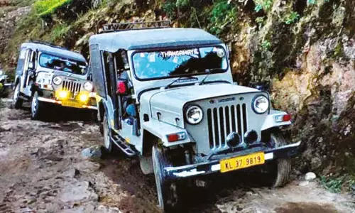 இடுக்கியில் மீண்டும் ஜீப் சவாரி; கட்டுப்பாடுகளுடன் மாவட்ட நிர்வாகம் அனுமதி இடுக்கியில் மீண்டும் ஜீப் சவாரி; கட்டுப்பாடுகளுடன் மாவட்ட நிர்வாகம் அனுமதி
