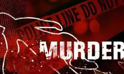 மதுபோதையில் பெற்றோரை சுத்தியலால் அடித்துக்கொன்ற ஆட்டோ டிரைவர் - அதிர்ச்சி சம்பவம் மதுபோதையில் பெற்றோரை சுத்தியலால் அடித்துக்கொன்ற ஆட்டோ டிரைவர் - அதிர்ச்சி சம்பவம்