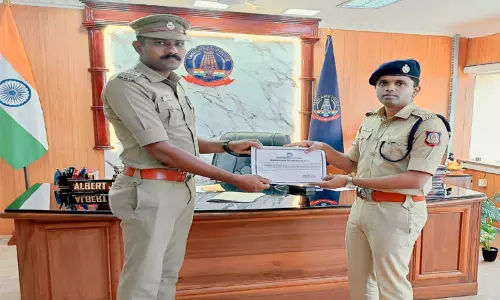 தூத்துக்குடியில் சிறப்பாக பணியாற்றிய போலீசாருக்கு எஸ்.பி. பாராட்டு தூத்துக்குடியில் சிறப்பாக பணியாற்றிய போலீசாருக்கு எஸ்.பி. பாராட்டு