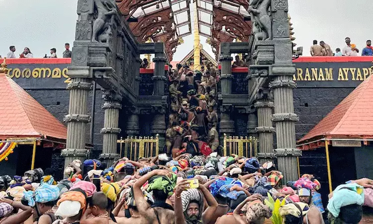 சபரிமலை அய்யப்பன் கோவில் நடை திறக்கப்பட்டது: இன்று முதல் 5 நாட்கள் சிறப்பு பூஜைகள்