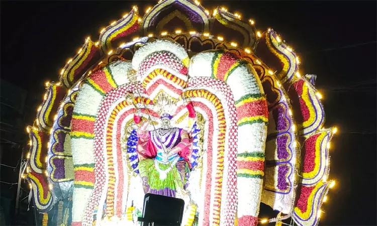 ஆரணி ஜாத்திரை திருவிழா... சர்வ அலங்காரத்தில் கங்கையம்மன் திருவீதி உலா