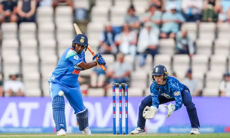 முதல் ஒருநாள் போட்டி: இங்கிலாந்தை வீழ்த்தி இந்திய அணி வெற்றி