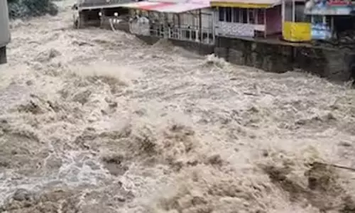 பாகிஸ்தானில் கனமழை: வெள்ளப்பெருக்கில் பலியானோர் எண்ணிக்கை 124 ஆக உயர்வு பாகிஸ்தானில் கனமழை: வெள்ளப்பெருக்கில் பலியானோர் எண்ணிக்கை 124 ஆக உயர்வு