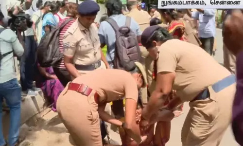 சென்னை டிபிஐ வளாகத்தில் பகுதிநேர ஆசிரியர்கள் தொடர் போராட்டம் சென்னை டிபிஐ வளாகத்தில் பகுதிநேர ஆசிரியர்கள் தொடர் போராட்டம்
