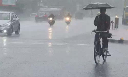 கேரளாவில் 4 மாவட்டங்களுக்கு ரெட் அலர்ட் எச்சரிக்கை கேரளாவில் 4 மாவட்டங்களுக்கு ரெட் அலர்ட் எச்சரிக்கை