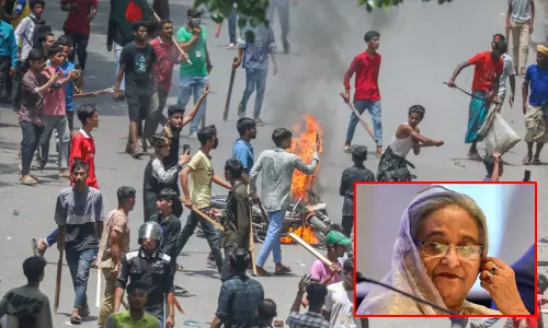 வங்காளதேசம்: ஷேக் ஹசீனா ஆதரவாளர்கள், போலீசார் இடையே மோதல்; 4 பேர் பலி வங்காளதேசம்: ஷேக் ஹசீனா ஆதரவாளர்கள், போலீசார் இடையே மோதல்; 4 பேர் பலி