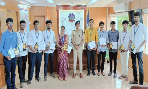 திருச்செந்தூரில் டிஜிட்டல் கட்டுப்பாட்டு அறை நிறுவ உதவிய கல்லூரி மாணவர்களுக்கு எஸ்.பி. பாராட்டு