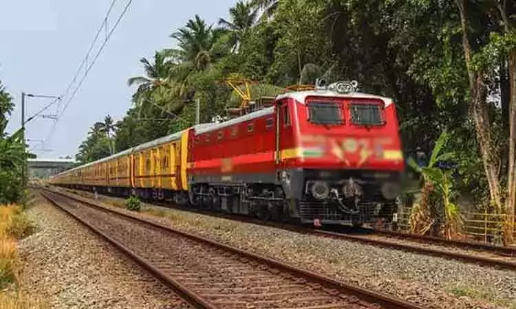 ரெயில்வேயில் வேலை வாங்கி தருவதாக ரூ.23 லட்சம் மோசடி - 3 பேர் மீது வழக்குப்பதிவு ரெயில்வேயில் வேலை வாங்கி தருவதாக ரூ.23 லட்சம் மோசடி - 3 பேர் மீது வழக்குப்பதிவு