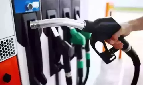 சென்னையில் இன்றைய பெட்ரோல், டீசல் விலை நிலவரம் சென்னையில் இன்றைய பெட்ரோல், டீசல் விலை நிலவரம்