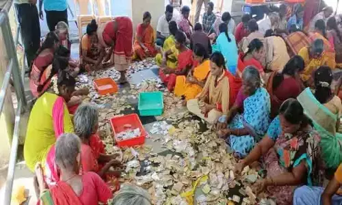 பழனி முருகன் கோவில் உண்டியல் வருவாய் ரூ.2.81 கோடி பழனி முருகன் கோவில் உண்டியல் வருவாய் ரூ.2.81 கோடி